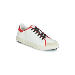 Buty Guess COLLEGE. Białe trampki męskie Guess, z aplikacjami, bez zapięcia. Za 389,00 zł.