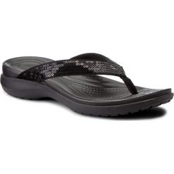 Japonki CROCS - Capri V Sequin W 204311 Black. Czarne klapki damskie Crocs, bez wzorów, z tworzywa sztucznego, bez obcasa. W wyprzedaży za 159,00 zł.