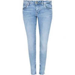 Jeansy Pepe Jeans. Jeansy damskie Pepe Jeans, z obniżonym stanem. Za 199,00 zł.