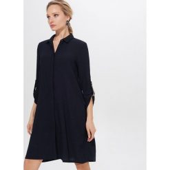 Koszulowa sukienka ze zdobieniem - Niebieski. Niebieskie sukienki damskie Mohito, s, z aplikacjami, koszulowe. Za 99,99 zł.