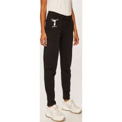 Trussardi Jeans - Spodnie. Czarne spodnie damskie Trussardi Jeans, s, z bawełny. W wyprzedaży za 219,90 zł.