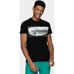 T-shirt męski. Koszulki męskie s, bez wzorów, z bawełny, bez kołnierzyka, bez rękawów. Za 59,99 zł.