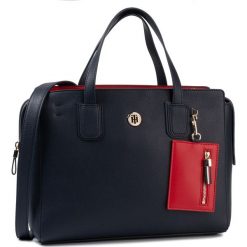 Torebka TOMMY HILFIGER - Charming Tommy Satchel AW0AW07311 CJM. Niebieskie torebki klasyczne damskie TOMMY HILFIGER, bez wzorów, ze skóry ekologicznej, klasyczne, bez dodatków. W wyprzedaży za 549,00 zł.