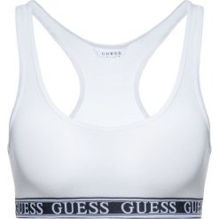 Biustonosz top Guess Editore O77C00 JR017. Białe biustonosze Guess, z aplikacjami, z elastanu. W wyprzedaży za 99,00 zł.