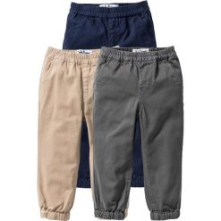 Top bonprix truskawkowy. Czerwone bluzki damskie bonprix, w koronkowe wzory, z koronki, bez kołnierzyka. Za 49,99 zł.