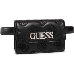 Saszetka nerka GUESS - Chic (SG) Mini HWSG75 89800 BLA. Czarne nerki damskie Guess, z aplikacjami, ze skóry ekologicznej, młodzieżowe, bez dodatków. Za 479,00 zł.