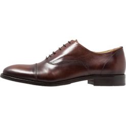 Shoe The Bear HARRY Eleganckie buty brown. Pomarańczowe buty wizytowe męskie marki Shoe The Bear, ze skóry, na sznurówki. Za 589,00 zł.