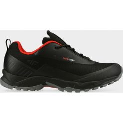 Buty trekkingowe męskie OBMH100 - czarny. Czarne buty trekkingowe męskie z gumy. W wyprzedaży za 199,99 zł.