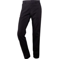BOSS CASUAL Chinosy black. Czarne chinosy męskie BOSS Casual, z bawełny. Za 419,00 zł.