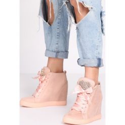 Różowe Sneakersy Thumbs Up!. Różowe koturny damskie Renee, bez obcasa, na platformie, na sznurówki. Za 149,99 zł.