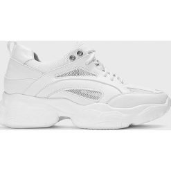 Kazar Studio - Buty. Białe buty sportowe damskie Kazar Studio, bez wzorów, z gumy, sportowe. W wyprzedaży za 199,90 zł.