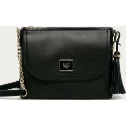 Dkny - Torebka skórzana. Czarne listonoszki damskie DKNY, w paski, ze skóry, na ramię, małe, bez dodatków. Za 1099,00 zł.