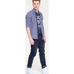 KOSZULA DŁUGI RĘKAW MĘSKA SLIM FIT. Niebieskie koszule męskie Top Secret, m, bez wzorów, casualowe, button down, z długim rękawem. W wyprzedaży za 49,99 zł.