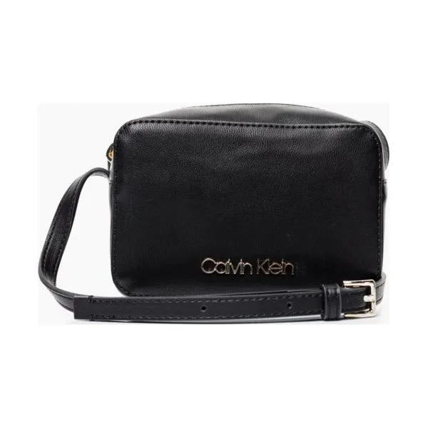 Calvin Klein Torebka Must Camerabag , czarny, rozmiar ONE SIZE. Czarne torebki klasyczne damskie Calvin Klein, w paski, ze skóry ekologicznej, klasyczne, bez dodatków. Za 299,99 zł.