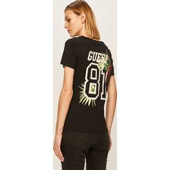 Guess Jeans - T-shirt. Białe bluzki damskie Guess Jeans, s, z aplikacjami, z bawełny, casualowe, z okrągłym kołnierzem, z krótkim rękawem. W wyprzedaży za 139,90 zł.