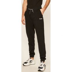 Hummel - Spodnie. Czarne spodnie męskie Hummel, xl, bez wzorów, z bawełny. Za 259,90 zł.