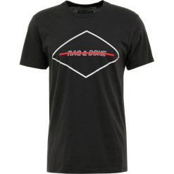 Rag & bone DIAMOND UNIVERSAL TEE Tshirt z nadrukiem black. Czarne koszulki męskie marki rag & bone, s, z nadrukiem, z bawełny, bez kołnierzyka. Za 459,00 zł.