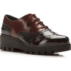 Buty damskie. Czerwone półbuty damskie Wittchen, bez wzorów, ze skóry, eleganckie, na wysokim obcasie, bez zapięcia. W wyprzedaży za 285,90 zł.