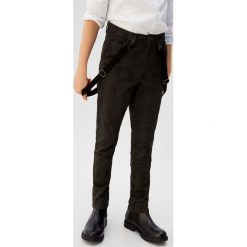 Mango Kids - Spodnie dziecięce Green 110-164 cm. Zielone spodnie chłopięce Mango Kids, bez wzorów, z elastanu. W wyprzedaży za 69,90 zł.
