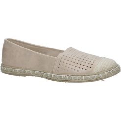 Beżowe espadryle slip on ażurowe Casu DD1802-5. Brązowe espadryle damskie Casu, w ażurowe wzory. Za 49,99 zł.