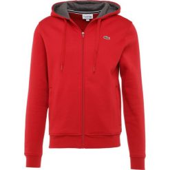 Lacoste Sport Bluza rozpinana lighthouse red/pitch. Czerwone bejsbolówki męskie Lacoste Sport, m, z bawełny. Za 419,00 zł.