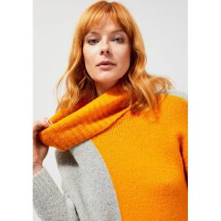 Sweter typu oversize z golfem. Szare swetry damskie Moodo, l, bez wzorów, z elastanu, z długim rękawem, długie, bez kaptura. Za 99,99 zł.