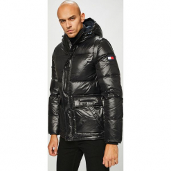 Tommy Hilfiger - Kurtka puchowa. Czarne płaszcze męskie TOMMY HILFIGER, xl, bez wzorów, z elastanu, krótkie, z kapturem. W wyprzedaży za 899,90 zł.