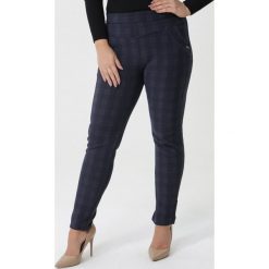 Ciemnoniebieskie Spodnie Earlville. Niebieskie jeansy damskie Born2be, xl, z aplikacjami, z dzianiny. Za 79,99 zł.
