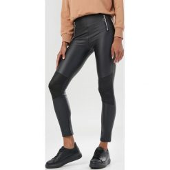 Czarne Legginsy Xylvienne. Czarne legginsy damskie Born2be, s, bez wzorów. Za 59,99 zł.