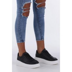 Czarne buty sportowe creepersy sznurowane casu 02001(d0619). Czarne buty sportowe damskie Casu, bez wzorów, sportowe. Za 79,99 zł.