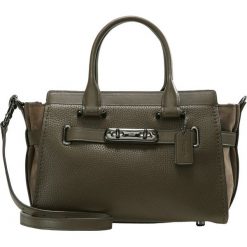 Torebki klasyczne damskie: Coach COACH SWAGGER Torebka khaki