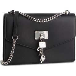 Torebka DKNY - Elissa-Flap Shoulder R843C281 Black/Silver BSV. Czarne torebki klasyczne damskie DKNY, bez wzorów, ze skóry, eleganckie, bez dodatków. W wyprzedaży za 749,00 zł.