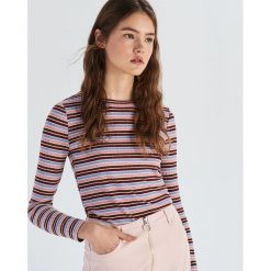 Dopasowany sweter w paski - Różowy. Różowe swetry damskie Sinsay, s, w paski, bez rękawów, bez kaptura. W wyprzedaży za 19,99 zł.