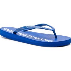 Japonki Calvin Klein Jeans Dori Jelly R7783. Niebieskie klapki damskie Calvin Klein Jeans, bez wzorów, z jeansu, bez obcasa. W wyprzedaży za 69,00 zł.