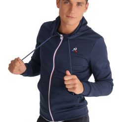 LE COQ SPORTIF ESSENTIELS FULL ZIP HOODIE > 1922095. Bluzy męskie le coq sportif, xl, z aplikacjami, z bawełny, klasyczne, z kapturem, bez rękawów, z kapturem. Za 369,99 zł.