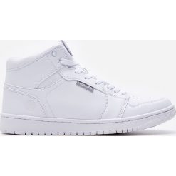 Sneakersy za kostkę - Biały. Białe sneakersy męskie House, za kostkę, bez zapięcia. Za 119,99 zł.