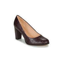 Czółenka Clarks KAYLIN CARA. Czerwone czółenka damskie Clarks. W wyprzedaży za 279,30 zł.