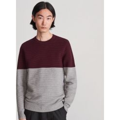 Sweter z prążkowanej dzianiny - Bordowy. Czerwone swetry męskie Reserved, s, bez wzorów, z dzianiny, bez kołnierzyka, bez kaptura. Za 119,99 zł.