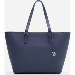 Torba shopper z brelokiem - Granatowy. Niebieskie torby damskie na zakupy House, bez wzorów, z breloczkiem. Za 59,99 zł.
