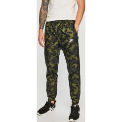 Nike Sportswear - Spodnie. Zielone spodnie męskie Nike Sportswear, na co dzień, s, bez wzorów, z poliesteru, casualowe. W wyprzedaży za 179,90 zł.