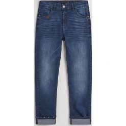 Jeansy slim fit z bawełną organiczną - Granatowy. Niebieskie jeansy męskie relaxed fit marki Reserved. Za 129,99 zł.