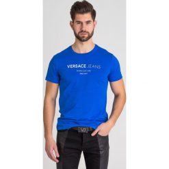 T-SHIRT VERSACE JEANS. Niebieskie t-shirty męskie s, z nadrukiem, z bawełny, z okrągłym kołnierzem. Za 225,00 zł.