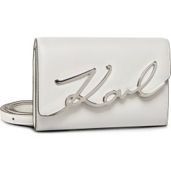 Torebka KARL LAGERFELD - 201W3102 White. Białe listonoszki damskie KARL LAGERFELD, bez wzorów, ze skóry, bez dodatków. W wyprzedaży za 679,00 zł.