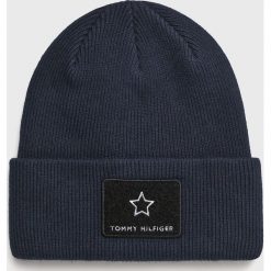 Tommy Hilfiger - Czapka. Niebieskie czapki damskie marki TOMMY HILFIGER, na zimę, z bawełny. Za 229,90 zł.