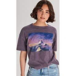 Koszulka Paramount Pictures - Szary. Szare koszulki damskie Cropp, s, bez wzorów, bez kołnierzyka. Za 59,99 zł.