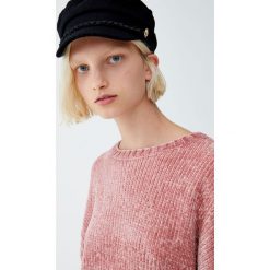 Szenilowy sweter z okrągłym dekoltem. Czarne swetry damskie Pull&Bear, bez wzorów, bez rękawów, bez kaptura. Za 79,90 zł.