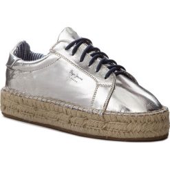 Espadryle PEPE JEANS - Andy Metal PLS10357 Silver 934. Szare espadryle damskie Pepe Jeans, bez wzorów, z jeansu, bez obcasa, na płaskiej podeszwie. W wyprzedaży za 179,00 zł.