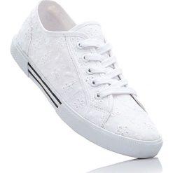 Tenisówki bonprix biały. Białe buty sportowe damskie bonprix, bez wzorów, na sznurówki. Za 49,99 zł.