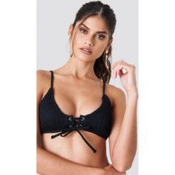 Stroje dwuczęściowe damskie: J&K Swim X NA-KD Marszczona góra bikini ze sznurowaniem – Black