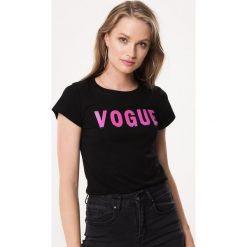 Czarny T-shirt Radicalise. Czarne bluzki damskie Born2be, s, z nadrukiem, z jeansu, klasyczne, z okrągłym kołnierzem, z krótkim rękawem. Za 39,99 zł.
